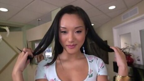 Alina Li wants that Nut