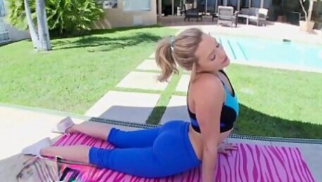 PAWG Pornstar Mia Malkova Does Yoga Before BouncingOn Cock (POV)