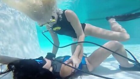 Hungarian lesbian babes underwater Vodichkina and Farkas