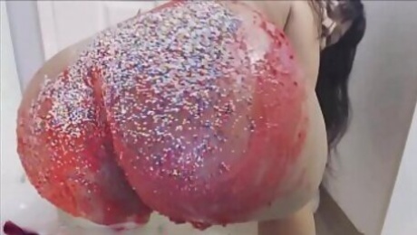 Big Booty Cake Sitting And Ass Shaking