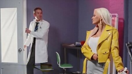 Doctor (Danny D) Tests (Sienna Day) Pussy If She Can Feel Anything