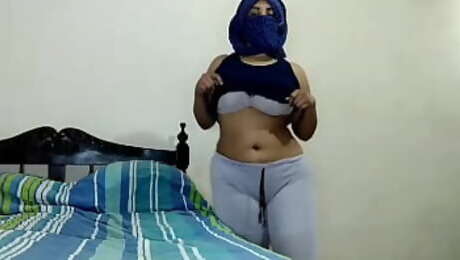 Chubby Muslim Arab Egypt Muslim In Hijab Masturbates Juicy Squirting Pussy And Squirts Everywhere On Webcam PORN HIJAB
