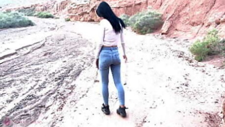 She showed her face with glasses! Deep blowjob in a beautiful canyon! FREE!