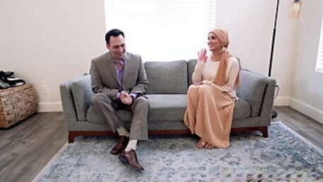 Arab hijab MILF Chloe Amour on a blind date got her horny for the guy