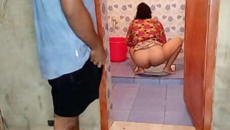 I fucked the bhabhi in toilet