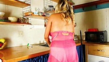 Cleaning the kitchen in pantyhose gets mom worked up