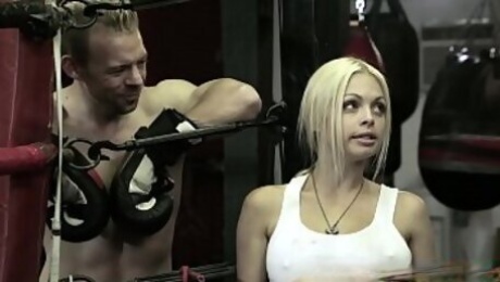 Hot blonde (Jesse Jane, Erik Everhard) fuck in the ring