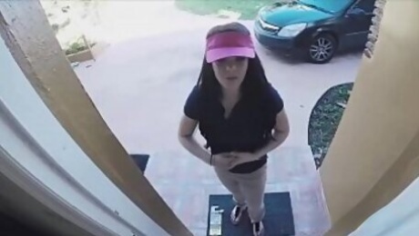 Pizza delivery girl fucks for cash on video