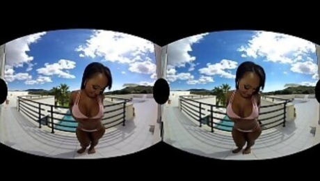 Noemilk Is A Juicy Latina Who Shows You All In VR