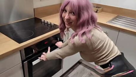Step-Mom gets Stuck in the Oven trying to make dinner