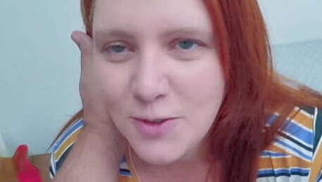 Chubby hotwife ruiva chupa com vontade e faz squirt pensando nos comedores