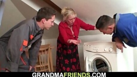 Granny offers her old pussy