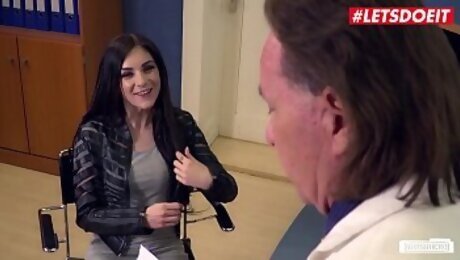 Hot Babe Lullu Gun Fucks At Interview To Get Her Favorite Job