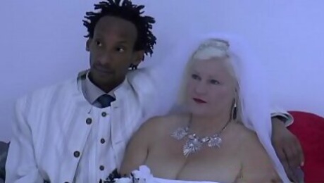 Granny bride Lacey Starr sucks dick