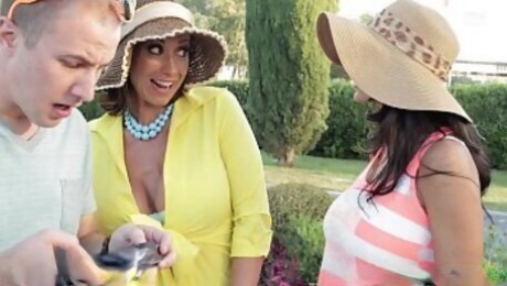 Busty wives Ava Addams and Eva Notty sharing a large prick