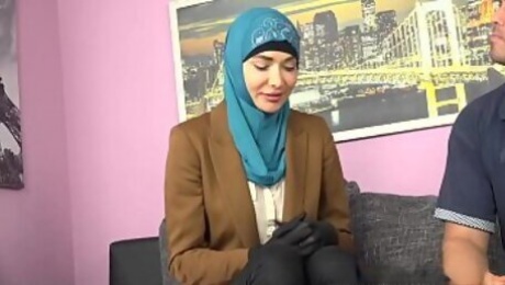 Muslim babe gets horny with the authorities