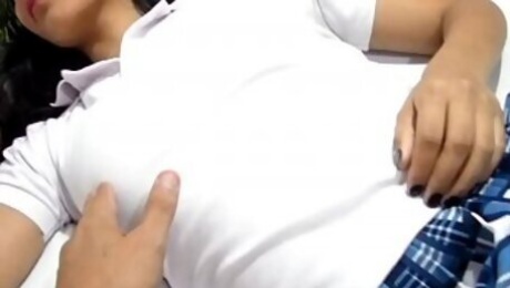 hermano se encuentra a su hermana colegiala d. y se la folla