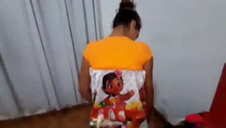 Enteada Petite brasileira ama anal mais do que qualquer coisa no mundo