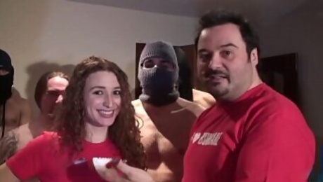 Monica Ledesma saboreando la leche de su primer Bukkake