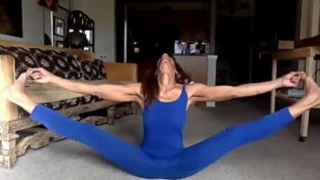 Ginger MoistHer Tease You in Blue - Lay Down Comedy! Nipples, smiles, Try to Lick myself.