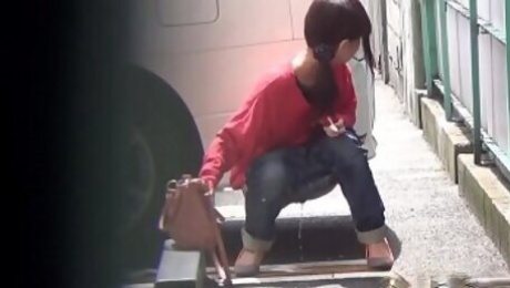 Japanese slut urinating in public street