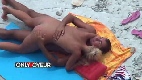 Beach Voyeur. Sugardaddy chilling with hot teen blonde