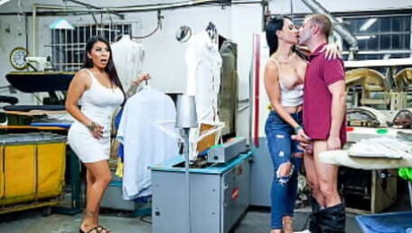 Sexy Milfs Having Freeuse Threesome Sex with Their Friend at The Laundry Room - Momslave