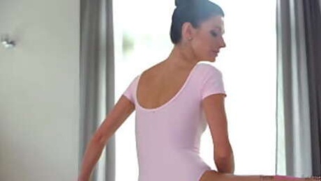 Ballerina Dancer Arian Takes Pussy Pounding while Flexing on the Barre - S4:E7