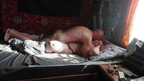 Сосед трахнул жену шлюшку