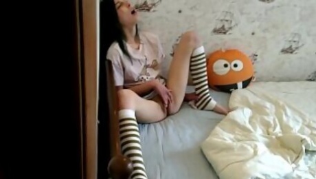 Spying on Masturbating Step Sister | Laruna Mave