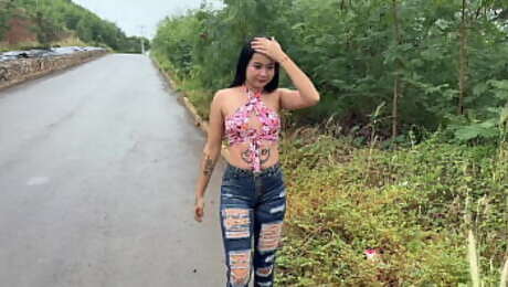 Latina sale en busca de verga y termina recibiendo el mejor sexo de su vida a cambio de unos cuantos pesos.