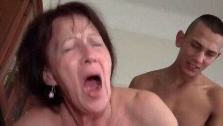 Young man fucks hot granny pretty hard