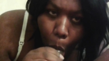 Black ghetto girl sucking dick