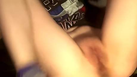 Teen 18+ secretly plays with her clit till she cums