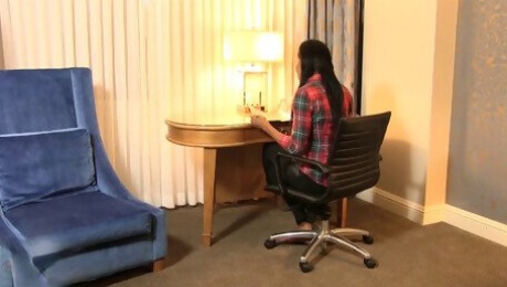 Black dudes an ebony tranny up the ass in his hotel