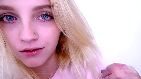 Watch sneaky queen bee's video