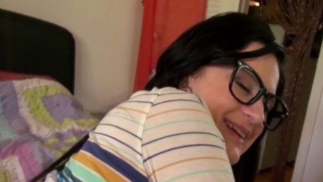 Girlfriend fingers butthole and screams