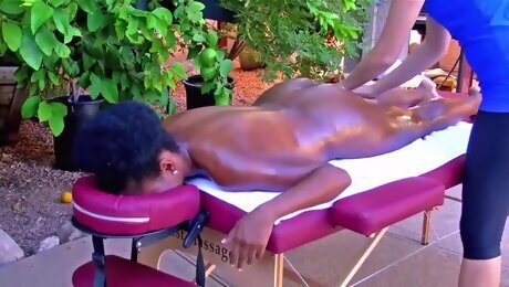 Ebony Babe Gets A Full Body Massage